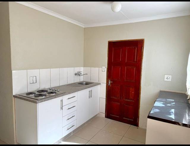 3 BEDROOM HOUSE FOR SALE IN CLAYVILLE
